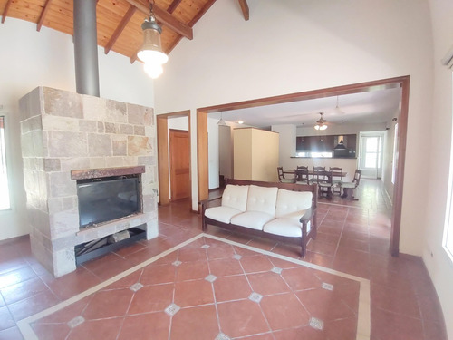 Casa De 4 Dormitorios En Barrio Privado San Joaquín, Exaltación De La Cruz