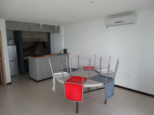 Imagen 3 de 12 de Apartamento Venta 1 Dormitorio Con Garaje Sobre Rivera!!!