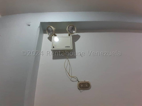 Local Comercial En Venta Muy Versatil Y Comodo En Venta Centro Comercial Oasis Center Guatire Mls#24-20898 - Jca