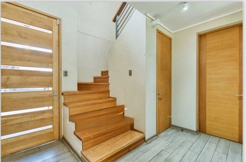 Casa En Venta De 5 Dorm. En La Reina