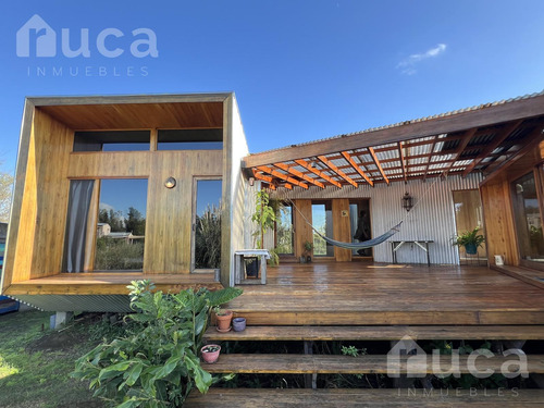 Venta | Casa Nueva De Increible Diseño En Magico Entorno Natural Sobre Laguna