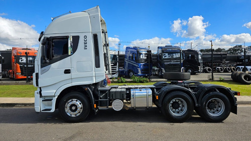 Iveco Hiway 440 6x2 Ano 22 Teto Alto Aut Geladeira Mola