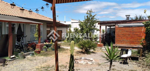 Casa En Venta De 3 Dorm 2 Baños, Amplio Terreno, En Coquimbo
