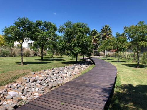 Imagen 6 de 9 de Muy Buen Lote A La Reserva - Fondo Verde - Albanueva