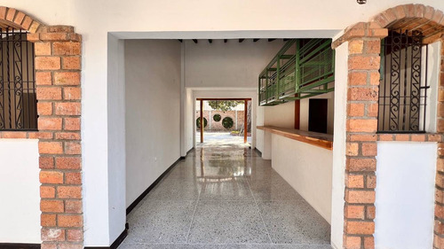 Casa En Venta Ubicada En Barrio Obrero / Ym
