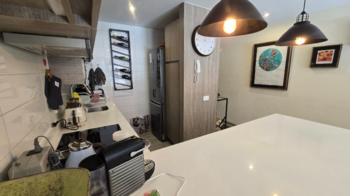 Luminoso Y Moderno Departamento Con Excelente Ubicación Y Eq