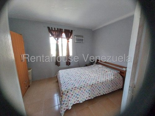 Townhouse En Venta Flor Amarillo Valencia Lr Carabobo Excelente Inversion En Muy Buenas Condiciones Listo Para Mudarse Y Con Potencial Para Ampliar Precio De Oportunidad