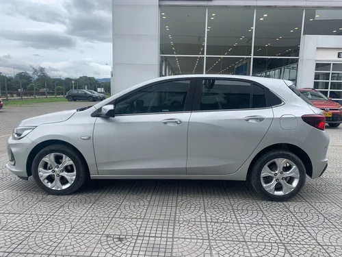 Chevrolet Onix 1.0T Premier Hatch At