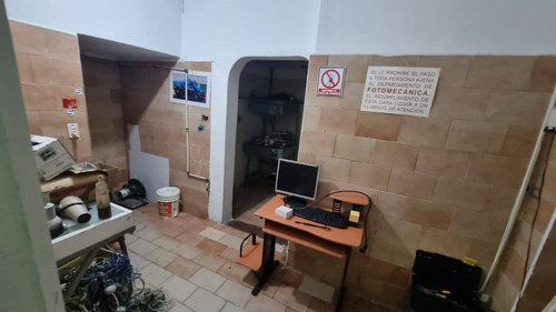 Imagen 2 de 11 de Se Vende Amplio Local Av Andres Eloy Blanco Fatima Pestana 0424-1621777 Cod 138227