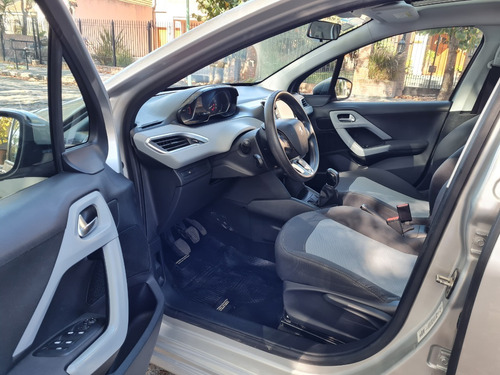 Imagen 10 de 14 de Peugeot 208 1.6n Allure Touch 2015