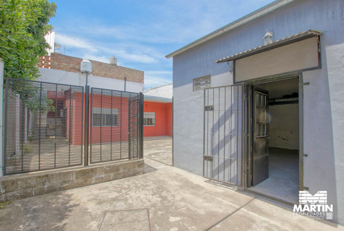 Imagen 9 de 30 de Depósito Y Casa De 3 Ambientes Con Patio Terraza Y Cochera Varios Autos