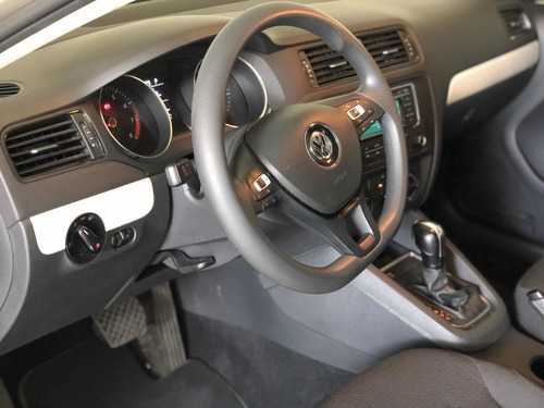 Imagen 4 de 13 de Volkswagen Jetta 2016 2.5 Comfortline At