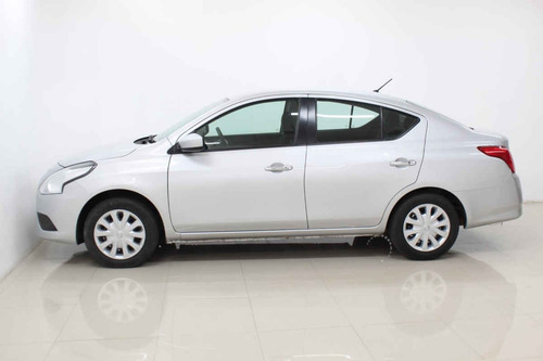 Imagen 2 de 15 de Nissan Versa 2017 4 Cilindros