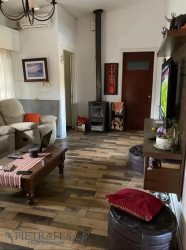 Casa En Venta, 4 Dormitorios, 3 Baños, Fondo Con Parrillero, Garaje, Av Gral Rivera, Malvin