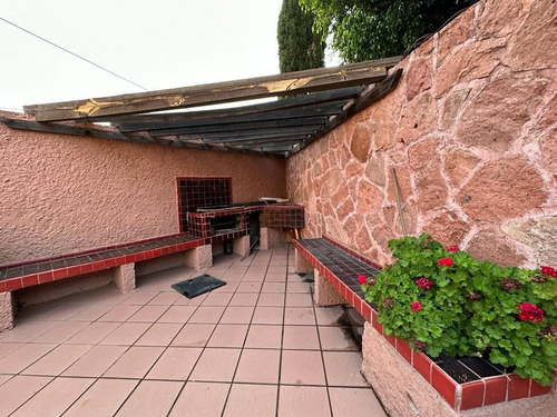 Se Vende Casa En Arboledas, T.398 M2, 6 Habitaciones, 5 Baños, 4 Estacionamiento