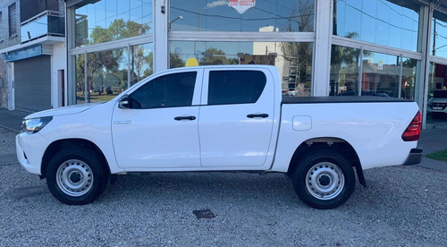 Imagen 3 de 15 de Toyota Hilux 2016 2.4 Cd Dx 150cv 4x2
