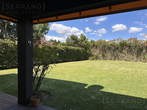 Casa En Alquiler Con Jardín Y Pileta Y En Haras Santa María, Loma Verde