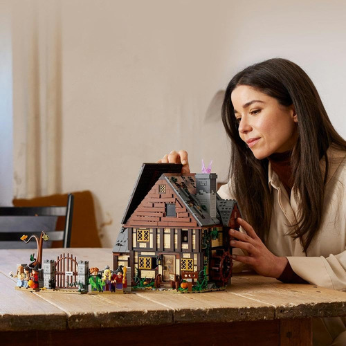 Lego Ideas 21341 - Abracadabra: O Chalé Das Irmãs Sanderson Quantidade De Peças 2316