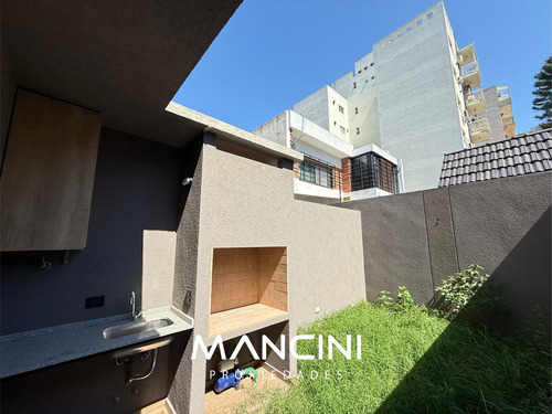Triplex En Venta De 4 Ambientes - Villa Ballester Centro
