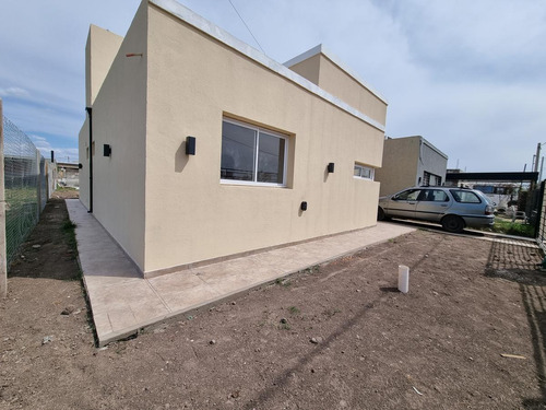 Imagen 12 de 20 de Venta- Casa A Estrenar En Sector A - Dos Dormitorios- Pileta (tierra De Sueños 3, Roldan)
