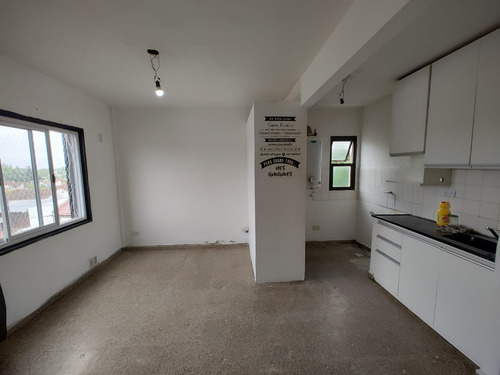 75 E/- 27 Bis Y 28. Vendo Depto 2 Dorm Y Dependencias Piso 2° Frente Por Escalera (52m2) U$s 30.000.- (l.t.g)