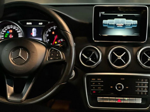 Mercedes-Benz GLA 200 1.6 CGI FLEX STYLE 7G-DCT
