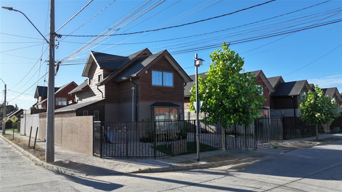 Casa En Venta De 3 Dorm. En Talca