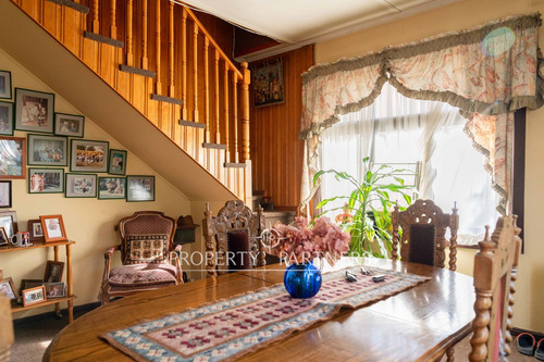 Espectacular Casa En Barrio Croata