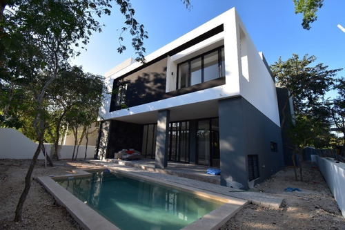 Casa(120) En Venta En Privada Oasis En Yucatán Country Club