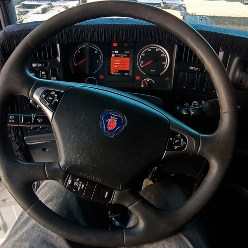 Imagem 4 de 15 de Scania R440 - 2014/14 - 6x2 | 2740