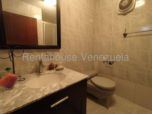 Casa En Venta En Prados Del Este Calle Cerrada Tres Niveles