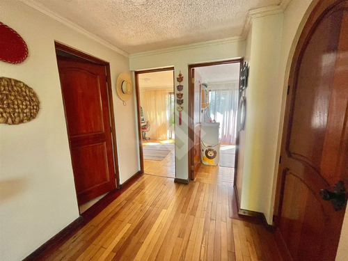 Casa En Venta De 3 Dorm. En Las Condes / Colegio San Gabriel