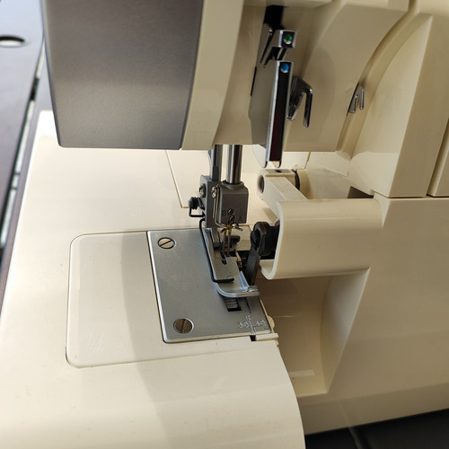 Maquina De Coser Overlock Singer 14sh754 Beige (Usado)