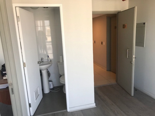 2 Oficinas Morandé Con Estacionamiento