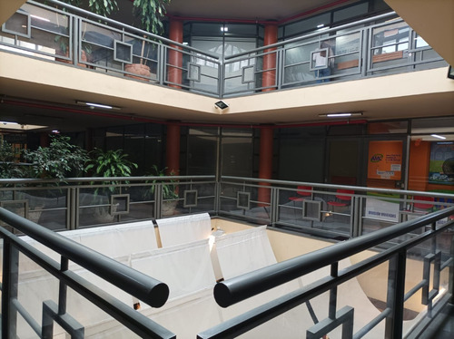 Imagen 2 de 10 de Alquilo Local Comercial Hermosa Galería En Pleno Centro Peatonal