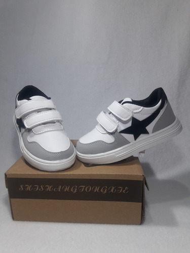 Zapatilla  De Niño N° 20 Al 29 $ 10.000, Marca M & D