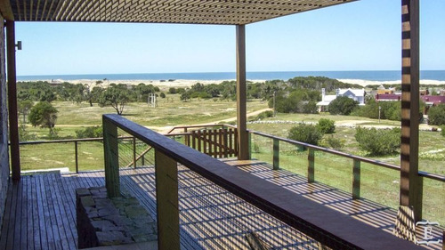 Casa En Alquiler Por Temporada De 8 Dormitorios En Club De Mar