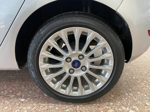 Imagen 14 de 15 de Ford Fiesta 1.6 Se Powershift 2016
