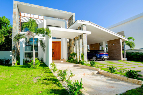 Hermosa Villa A Estrenar En Venta En Punta Cana Village
