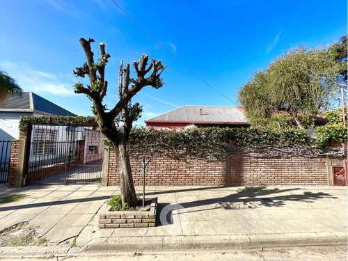 Casa En Venta Con Quincho Y Parrilla. Barrio Siderca Rojo, Campana