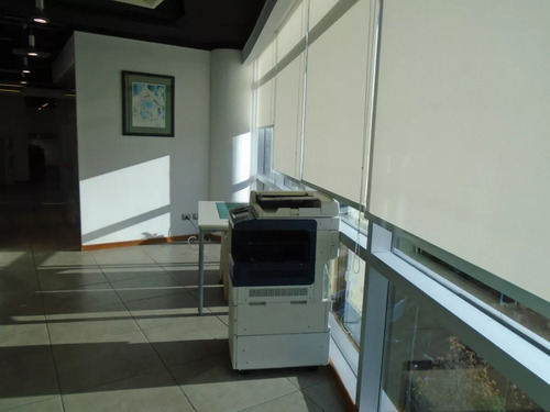 Tranqueras- Las Condes 110 M2 Con 7 Privados Y 3 Baños