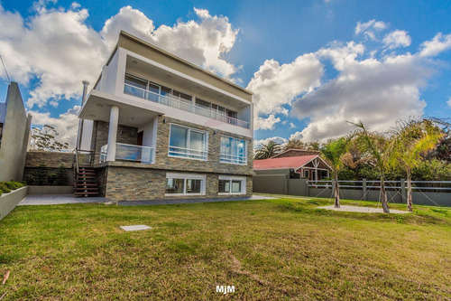 Alquiler - Casa, 4 Dorm, 4 Baños, Play Room,barbacoa, Fondo C/pisc Climatizada, Garaje, San José De