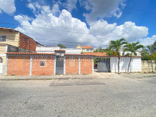 Casa En Venta Ubicada En El Este De La Ciudad, Colinas De Santa Rosa Barquisimeto. # 23 - 20617
