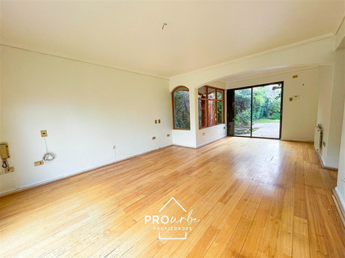 Casa En Venta De 5 Dorm. En Las Condes