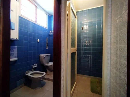 Casa En Venta - 4 Dormitorios 2 Baños - Cochera - 246mts2 - Villa Real