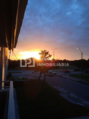 Imagen 11 de 12 de Apartamento De 2 Dormitorios Frente Al Mar En Venta, Playa Mansa