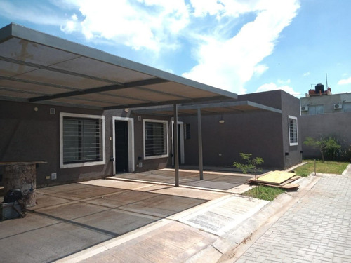 Alquilo Casas En Una Planta En Housing, Zona Sur. 3 Dormit Y 2 Baños Y 2 Dor Y 1 Baño