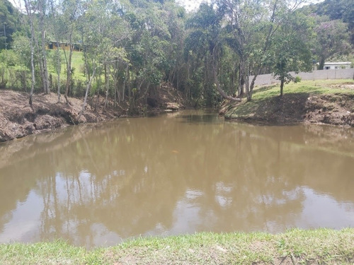 Chácara / 3.000m2 / Lago Com Peixe / 1 Km Da Br