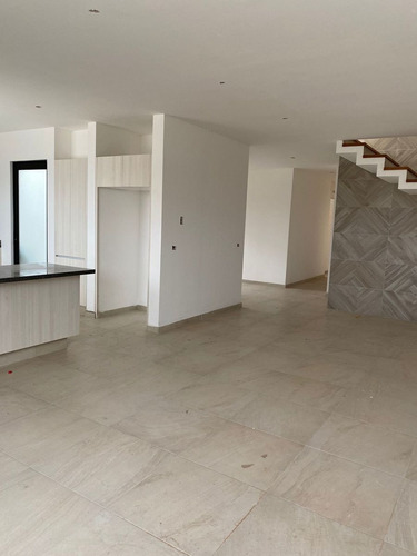 Imagen 5 de 18 de Hermosa Casa En Lomas De Juriquilla, 3 Recamaras, 2 En Pb, 3
