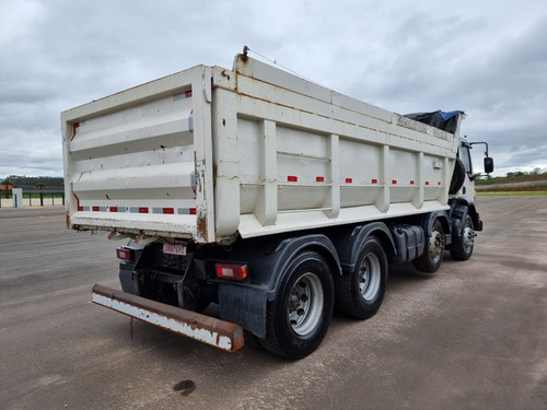 Imagem 3 de 15 de Volvo Vm 270 8x4 Ano 2013 Caçamba Bitruck Traçado